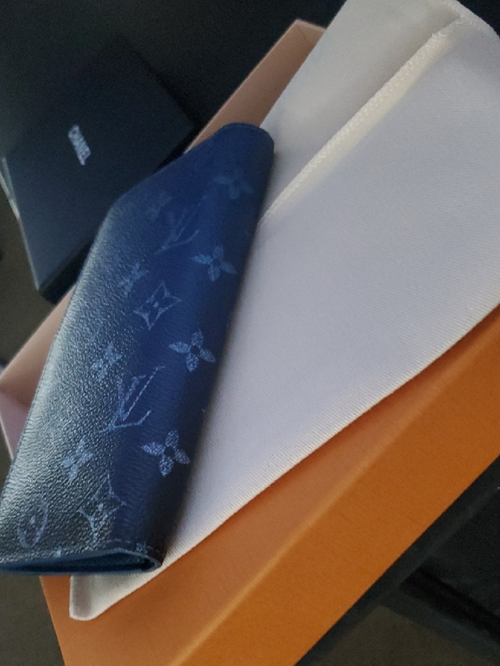 Louis Vuitton Monogram Eclipse - Authentic - Picture 5 of 8